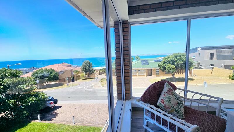 5 Bedroom Property for Sale in Reebok Western Cape